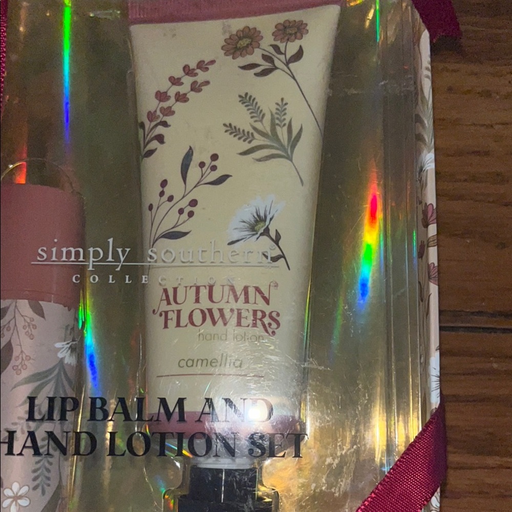 Simply Southern Autumn Flowers Lip Balm and Lotion Set - Picture 2 of 6